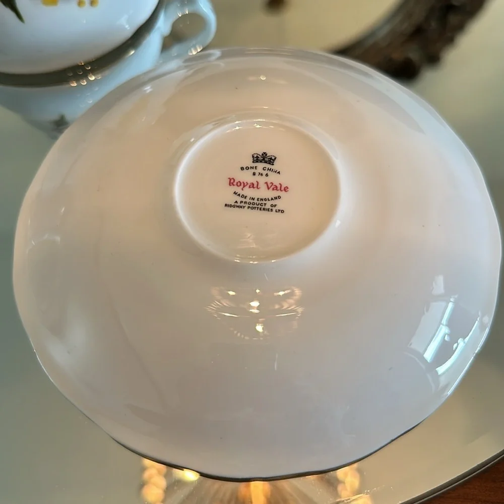 Vintage Royal Vale Pedestal Teacup & Saucer Yellow Rose #8273
